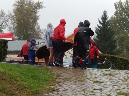 7 Bergung der vollgeregneten Boote