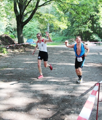 2014 Triathlon Berlin Man Lauf Axel u Popeye