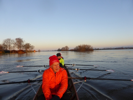 4 Hochwasserruderer mit Erfahrung